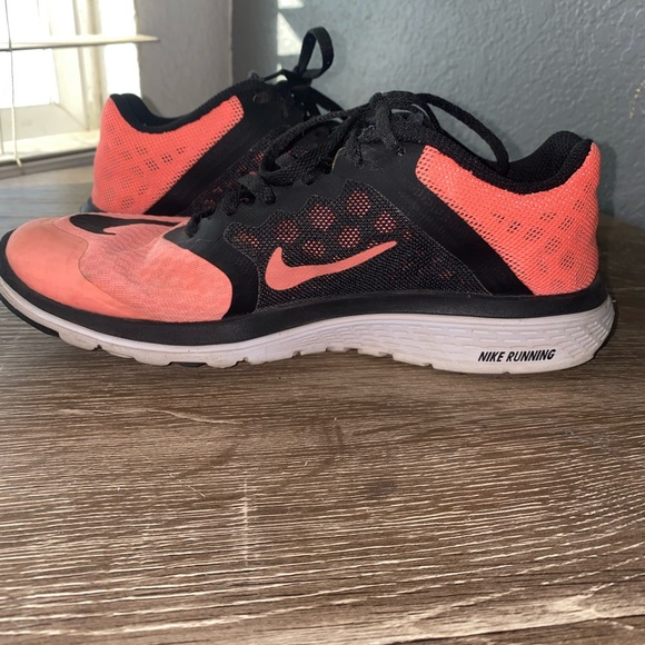 Nike running shoes - Picture 3 of 5